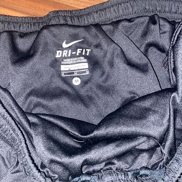 Size M lined NIKE dri-fit - Picture 3 of 4